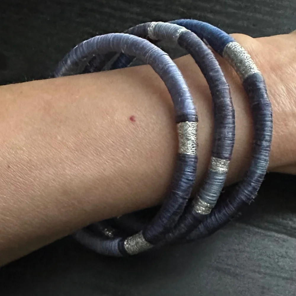 Handmade Flexible Bangle Bracelets from Rwanda - set of 3 blue/silver - Picture 7 of 15
